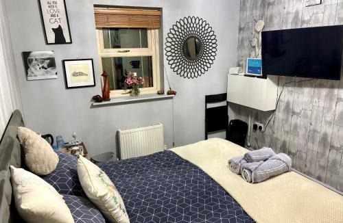 North Wheatley House | The Purrfect Creative Retreat