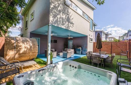 MLK House | The Q - Austin Family Home - Hot Tub, Sauna & Golf Sim