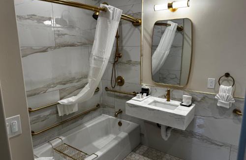 Morro Bay Hotel | The Q Inn