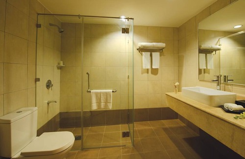 Paka Hotel | The Qamar Paka