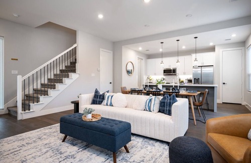 College Station House | The Quad: 4 Modern Suites, Private Yard & Grill, 2 Miles to Kyle Field