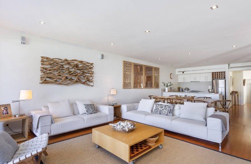 Port Fairy House | The Quarter Deck - This riverfront townhouse is modern, fresh and spacious