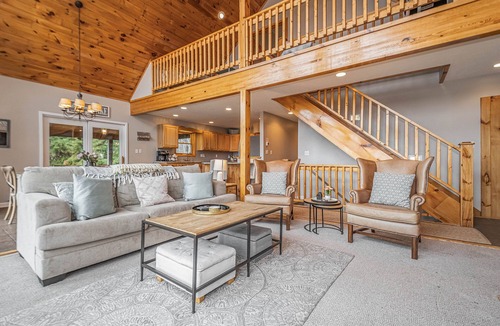 Paradise Point House | The Quarterdeck | Pet Friendly, Mountain Views!