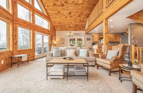 Paradise Point House | The Quarterdeck | Pet Friendly, Mountain Views!