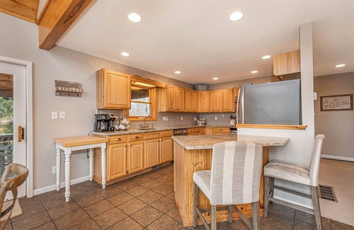 Paradise Point House | The Quarterdeck | Pet Friendly, Mountain Views!