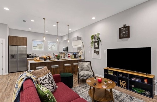 Fort Worth House | The Quartz 2BD TH: 7ST Walkable, JOYfull & Comfy!
