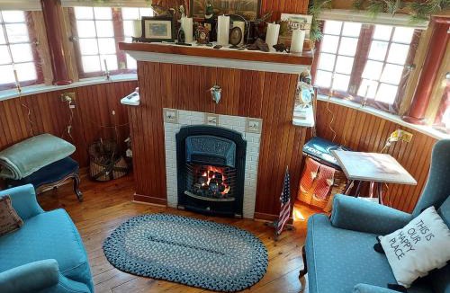 Bellefonte Bed & Breakfast | The Queen, A Victorian Bed & Breakfast