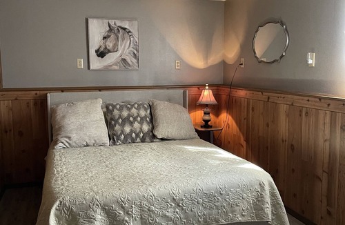 Doe Run Other | The Queen Bee Farm Stay/Hot tub