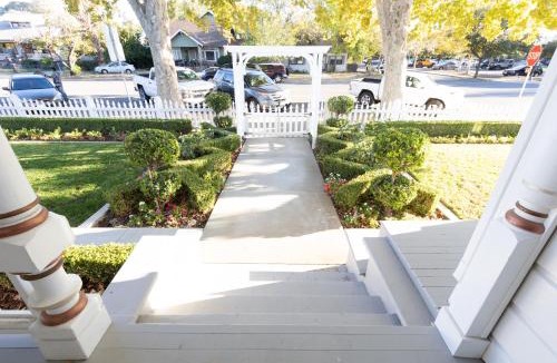 Winters Villa | The Queen On Main