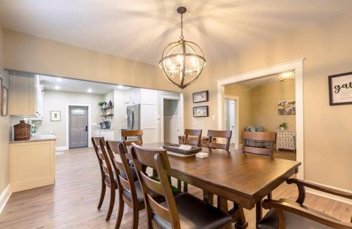 Intercourse Villa | The Queen Place - Updated-Private Backyard