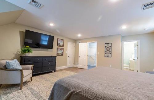 Intercourse Villa | The Queen Place - Updated-Private Backyard