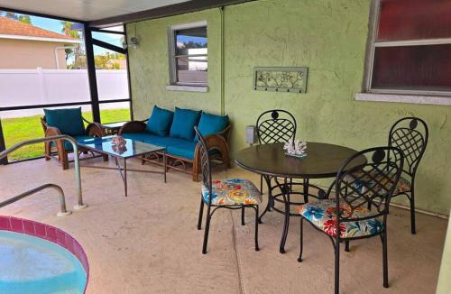 South Venice House | The Queen's Flamingo