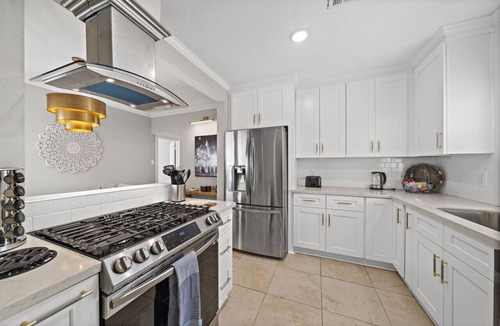 South Central Houston Apartment | The Queen's Gambit I