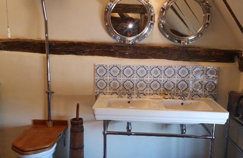 Hawkedon Hotel | The Queen's Head