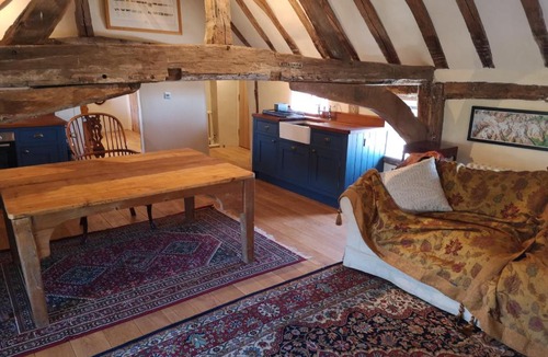 Hawkedon Hotel | The Queen's Head