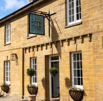 Corton Denham Hotel | The Queens Arms