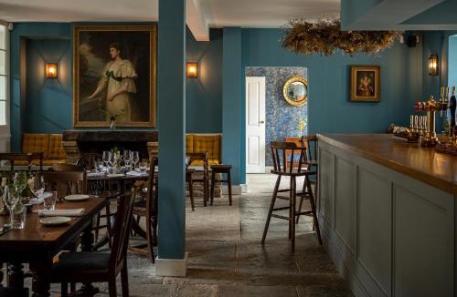 Corton Denham Hotel | The Queens Arms