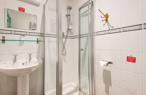 Warwick-on-Eden Hotel | The Queens