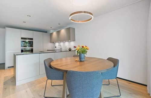 Dietikon District Apartment | The R Apartment Zugerberg - EV Wallbox - Terrasse