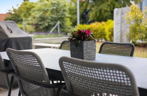 Dietikon District Apartment | The R Apartment Zugerberg - EV Wallbox - Terrasse
