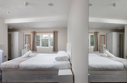 Desborough Hotel | The R Inn Hotel