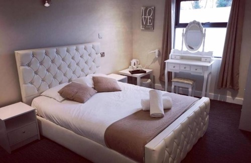 Desborough Hotel | The R Inn Hotel