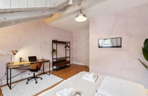 Innenstadt House | The R Loft - Cosy Hostel, Communal Bathroom and Kitchen