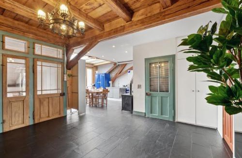 Innenstadt House | The R Loft - Cosy Hostel, Communal Bathroom and Kitchen