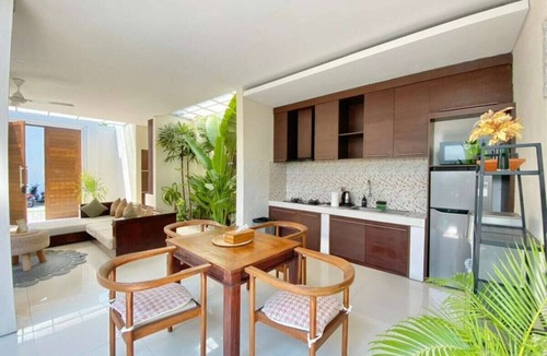 Seminyak Villa | The R Villa Toba| 2BRTropical Escape/Pool & Bikes