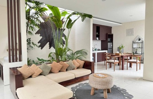 Seminyak Villa | The R Villa Toba| 2BRTropical Escape/Pool & Bikes
