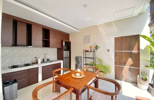 Seminyak Villa | The R Villa Toba| 2BRTropical Escape/Pool & Bikes