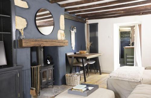 Lechlade House | The Rabbit Hole