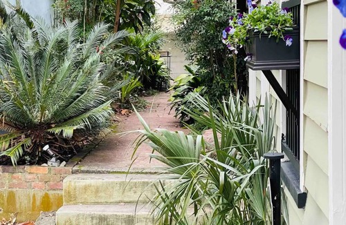 Harleston Village House | The Rabbit Hole Villa – Historic Charm, Private Courtyard and Private Parking