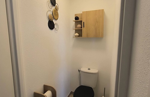 Pin - Vert Galant Apartment | The racing n est, comfortable 2 bedroom apt, balcony, close to circuit