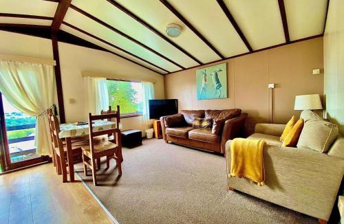 Checkley Cabin | The Raddle Inn Log Cabins