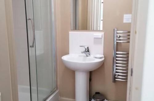 Malvern Bed & Breakfast | The Railway Inn