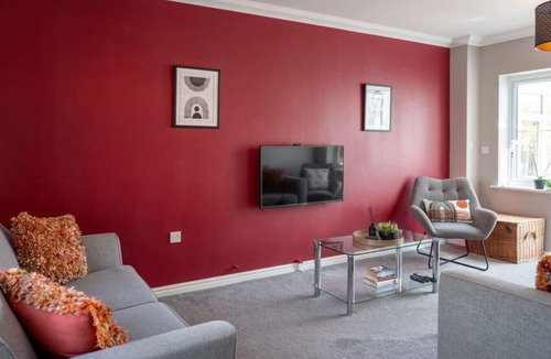 Iwade Apartment | The Rainbow Retreat Sleeps 11