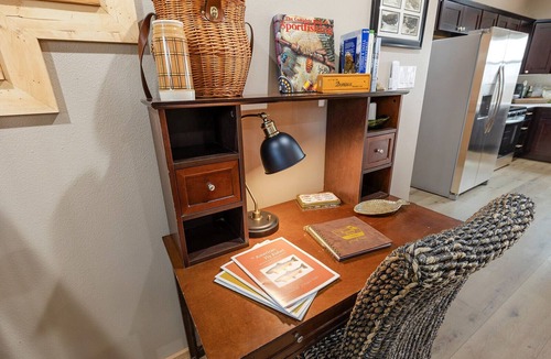 Eagle Rock Cabin | The Rainbow Trout Cabin, 3-bedroom/2 bath , Dog-friendly, Firepit, Secluded
