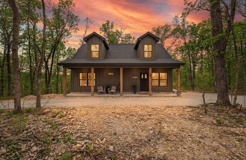 Eagle Rock Cabin | The Rainbow Trout Cabin, 3-bedroom/2 bath , Dog-friendly, Firepit, Secluded
