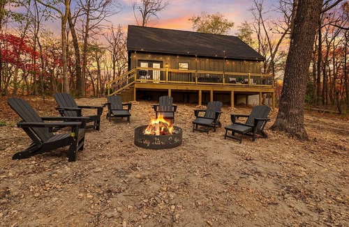Eagle Rock Cabin | The Rainbow Trout Cabin, 3-bedroom/2 bath , Dog-friendly, Firepit, Secluded