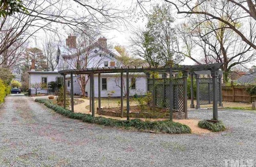 Downtown House | The Raleigh Oakwood Inn Vacation Home