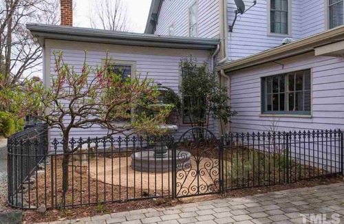 Downtown House | The Raleigh Oakwood Inn Vacation Home