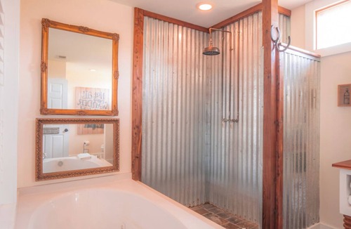 Round Top Bed & Breakfast | The Rambler Room - Wander Inn