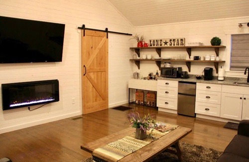 Fredericksburg Cabin | The Ranch@Fredericksburg - Carriage House - 1BD/1BA