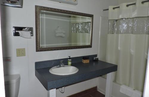 Rice Hill Hotel | The Ranch Motel