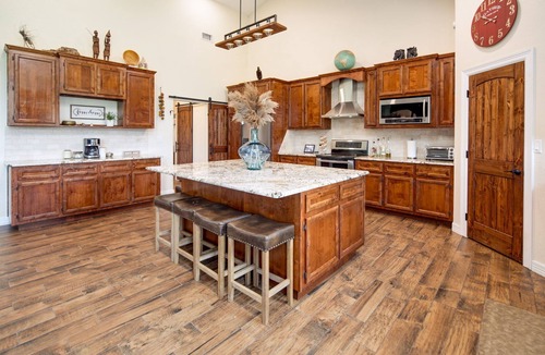 Bryan House | The Ranchette- Sleeps 10- 13 Miles From Texas A&M- Country Life