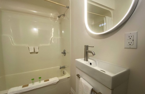 Exeter Hotel | The Ranchhouse Inn