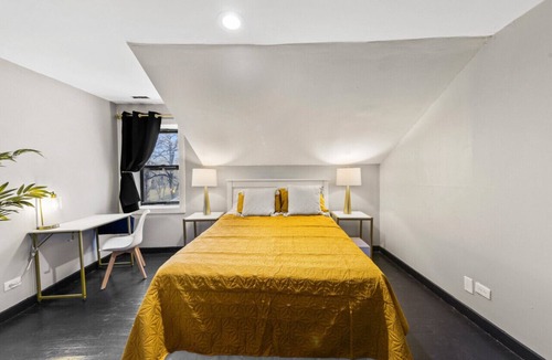 Fox Lake Hostel | The Randolph Hotel Room 309