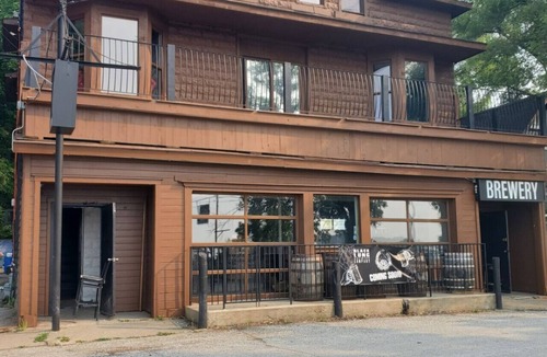 Fox Lake Hostel | The Randolph Hotel Room 311