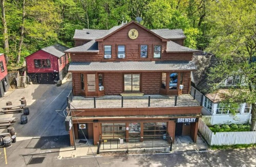 Fox Lake Hostel | The Randolph Hotel Room 306